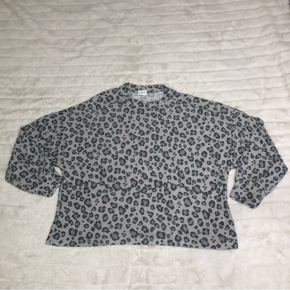 Le Lis Collection Cropped Animal Print Sweater Top Size Small